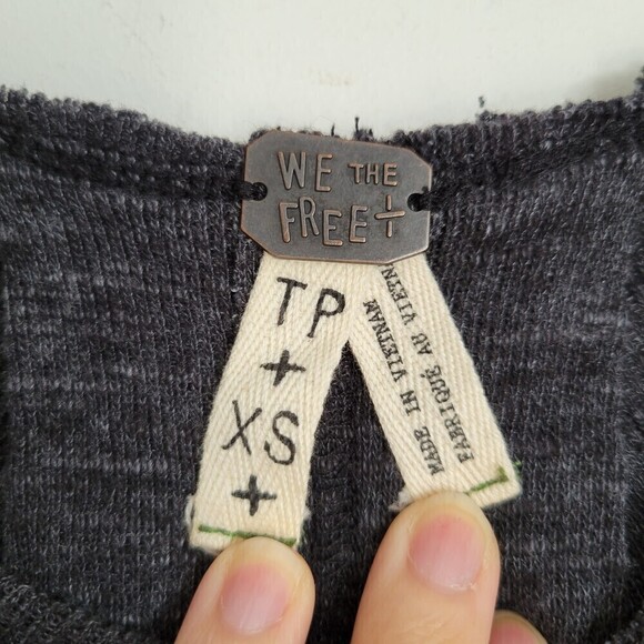 Free People Gray Distressed Waffle Knit Split Back Long Sleeve Thermo Top Sz XS - Picture 9 of 12